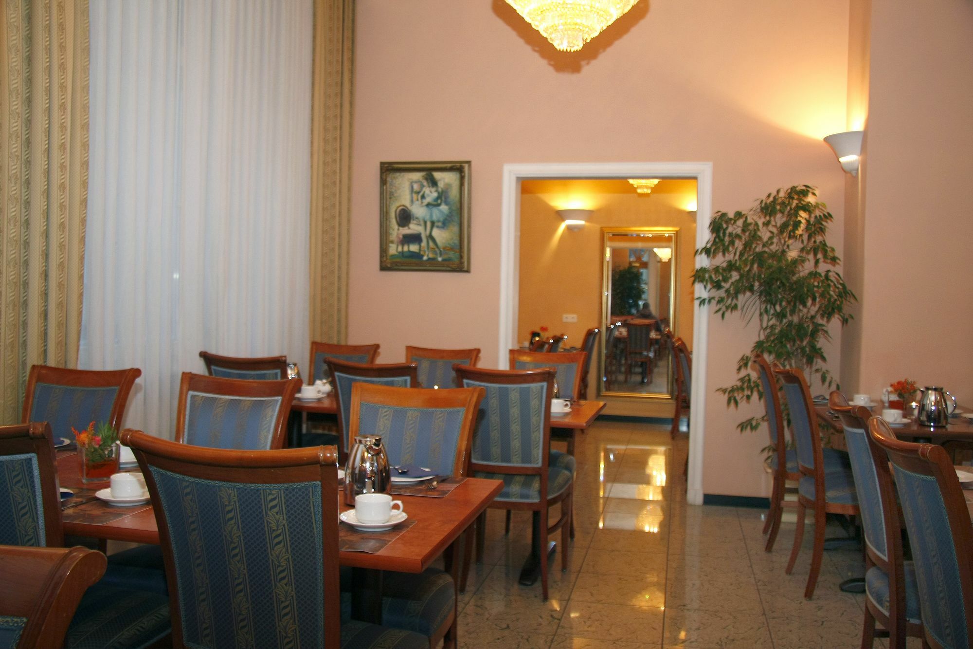 Apartment Hotel Kral - Business Hotel & Serviced Apartments Erlangen Exterior foto